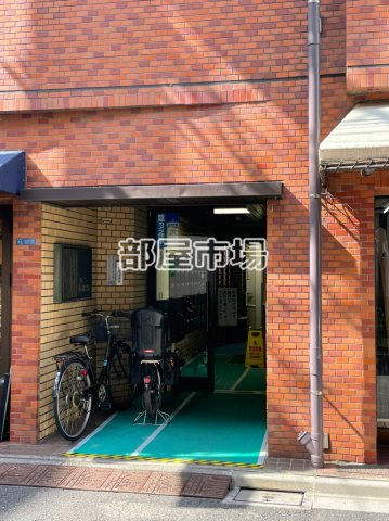 ライオンズマンション雷門のエントランス