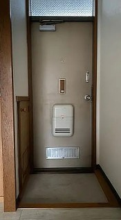シティハイム寿の玄関