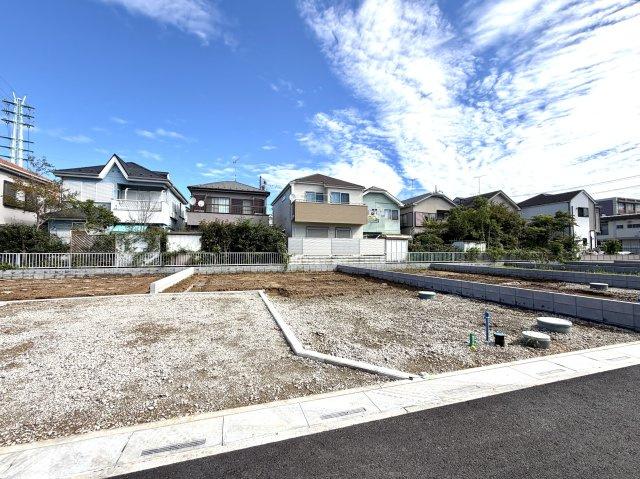 越谷市大泊第１０　6号棟リーブルガーデン新築戸建の外観|綺麗に区画整理された施工前エリア。日々の生活イメージを膨らませながら現地をご覧いただけます。