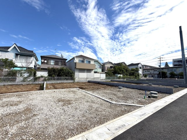 越谷市大泊第１０　6号棟リーブルガーデン新築戸建の外観|建物の配置や日当たりの良さが実感できる更地状態。周辺環境や前面道路の雰囲気も確認しやすい時期です。