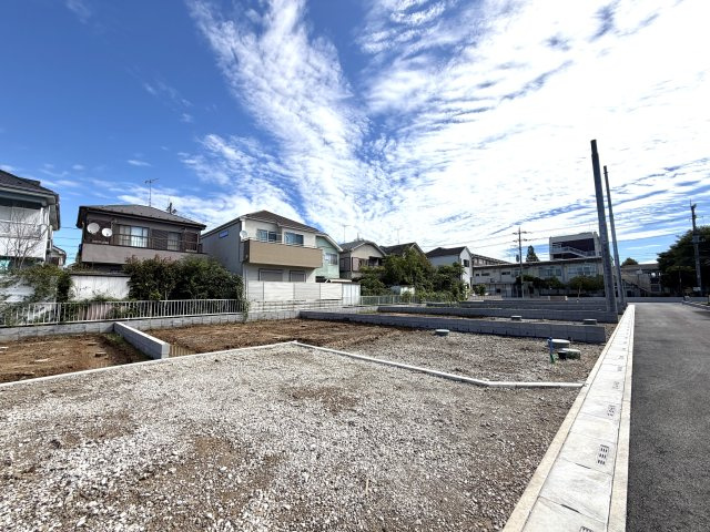 越谷市大泊第１０　6号棟リーブルガーデン新築戸建の外観|これから基礎工事が始まる準備段階の敷地。永く住み続ける土地の素顔をじっくりご確認できる機会です。