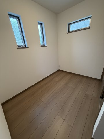 アーリーズ忍ケ丘の洋室