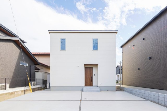 村角町長山の外観
