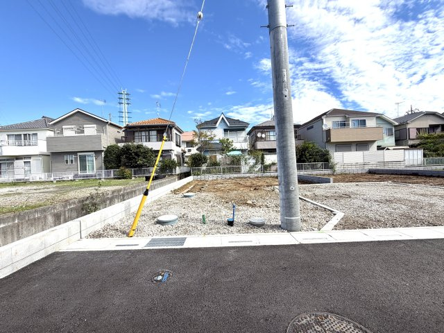 越谷市大泊第１０　7号棟リーブルガーデン新築戸建の外観|建物の配置や日当たりの良さが実感できる更地状態。周辺環境や前面道路の雰囲気も確認しやすい時期です。