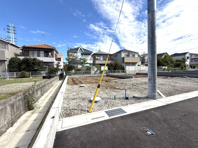 越谷市大泊第１０　7号棟リーブルガーデン新築戸建の外観|これから基礎工事が始まる準備段階の敷地。永く住み続ける土地の素顔をじっくりご確認できる機会です。