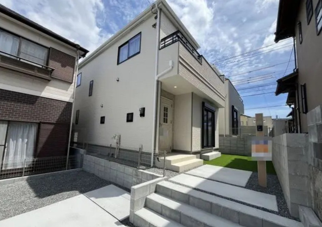 【外観】 | 駿東郡清水町長沢 新築一戸建て A号棟  | 現在建築中の外観画像です。ご内覧は同じメーカーの完成物件へご案内いたしますので、いつでもご相談ください！