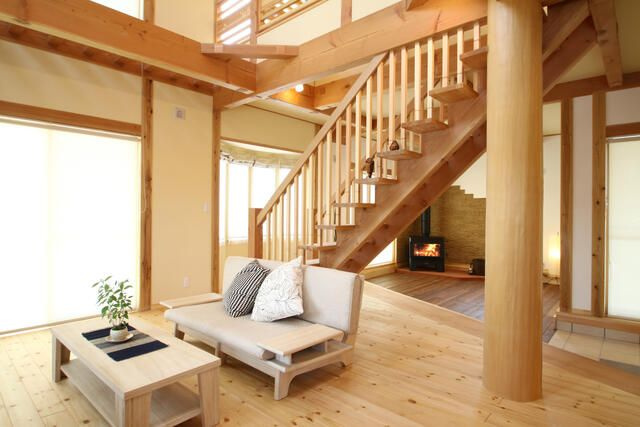 東松山市あずま町１丁目　中古売戸建の居間・リビング