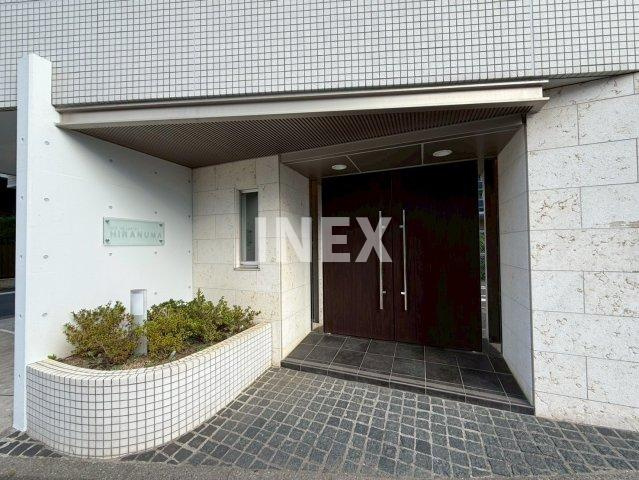 横浜市西区平沼２丁目の賃貸マンションのエントランス