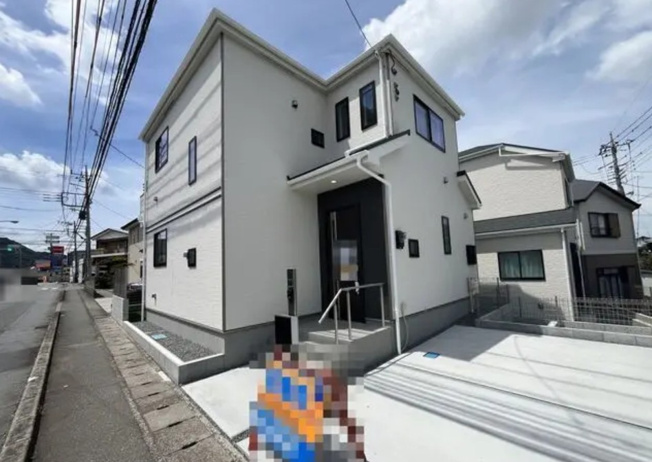 【外観】 | 駿東郡清水町長沢 新築一戸建て B号棟  | 現在建築中の外観画像です。ご内覧は同じメーカーの完成物件へご案内いたしますので、いつでもご相談ください！