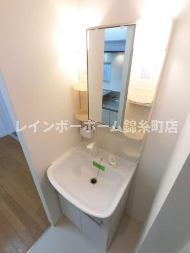 クリスタルコートの洗面所