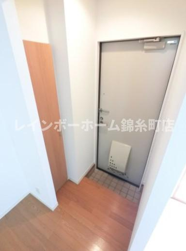 クリスタルコートの玄関