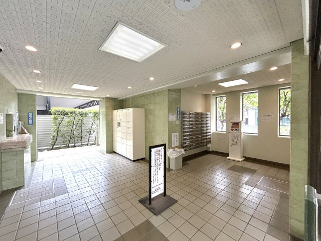 グリーンパーク東砂（5階部分）／仲介手数料無料／新規フルリノベーションのエントランス