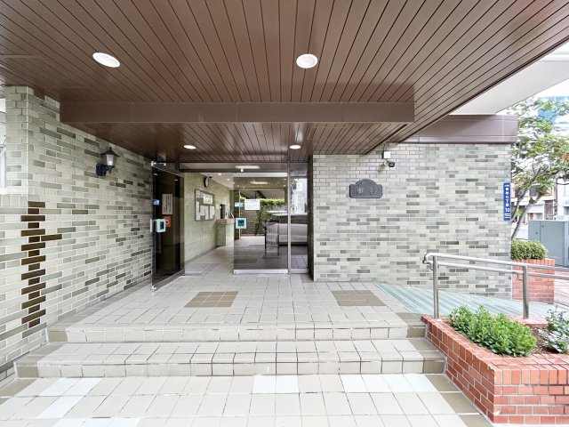 グリーンパーク東砂（5階部分）／仲介手数料無料／新規フルリノベーションのエントランス