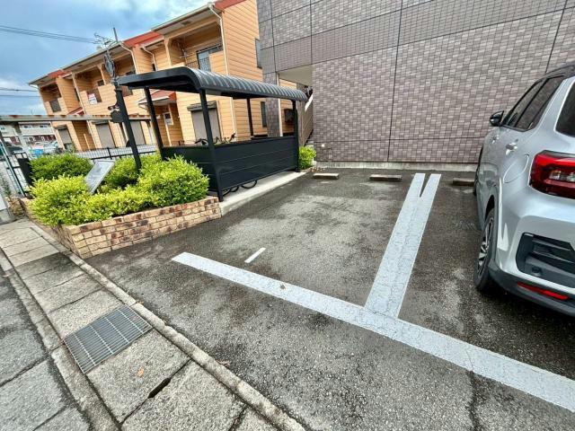 シャンティの駐車場