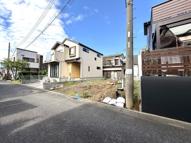 越谷市大沢１５期１号棟グラファーレ　新築戸建の外観|これから新しい邸宅が誕生する建築予定地。敷地の形状や実際の境界線を事前にお確かめいただけます。