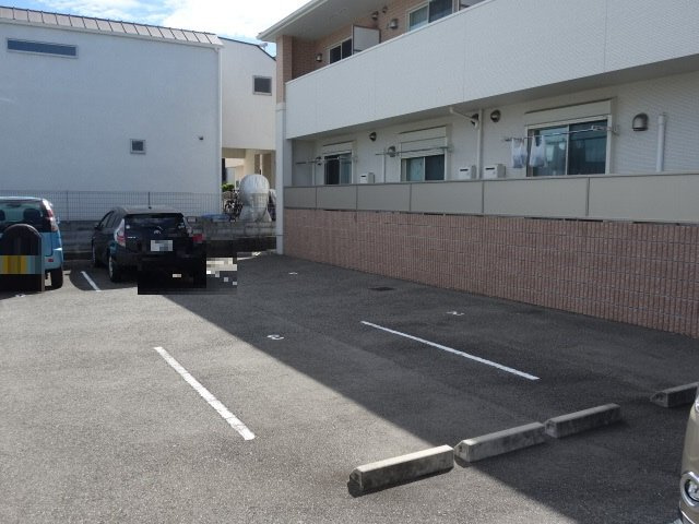 ネオフタバの駐車場