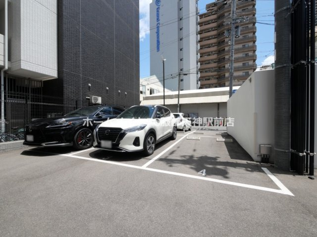 フェルザ福島の駐車場