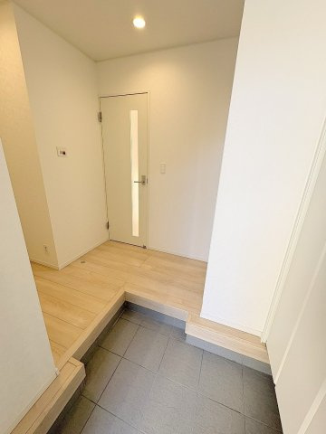三郷市高州4丁目　新築戸建　全7棟　3号棟の玄関|同施工会社の参考写真になります。