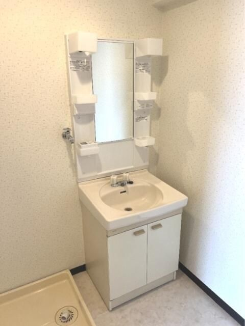 アルデール三郷Ｃ棟の独立洗面台|※別部屋参考写真