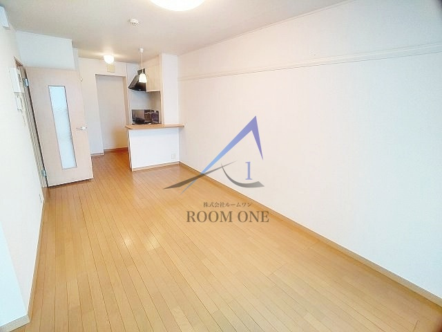 レオパレスエムエムワンの居間・リビング|洋室のお部屋です。