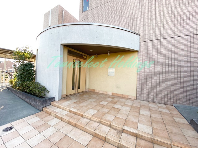 藤沢市湘南台４丁目の賃貸マンションのエントランス