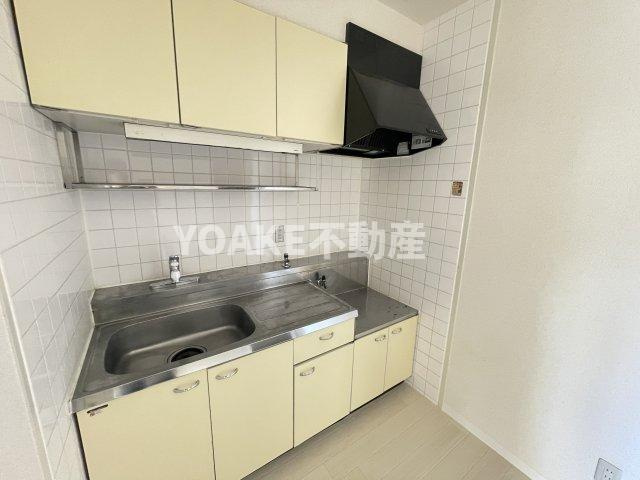 フラット座間のキッチン|別号室の写真となります。現況優先。