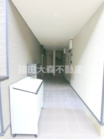 Valle Feliz雑色のその他共用部分|オートロックこそありませんが、
宅配BOXメールBOXゴミ捨てBOX