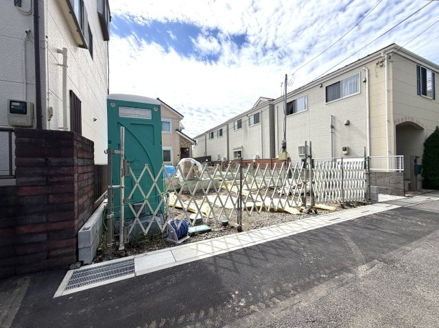 越谷市大沢　１号棟新築戸建の外観|丁寧に仕上げられたコンクリート基礎。見えなくなる部分だからこそ丁寧な施工と品質管理に自信があります。