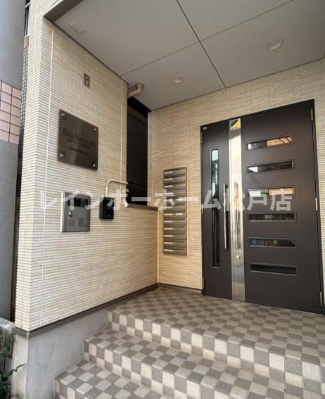 エルヴィータ新松戸のエントランス|建物の内部です