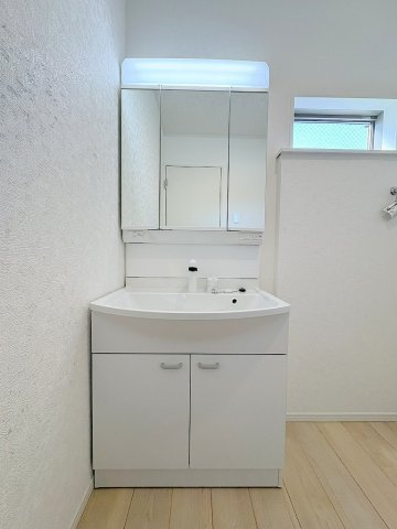 三郷市高州4丁目　新築戸建　全7棟　4号棟の独立洗面台|同施工会社の参考写真になります。