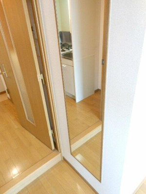 【玄関】 | ＯＬＩＯ白山 | 姿見鏡