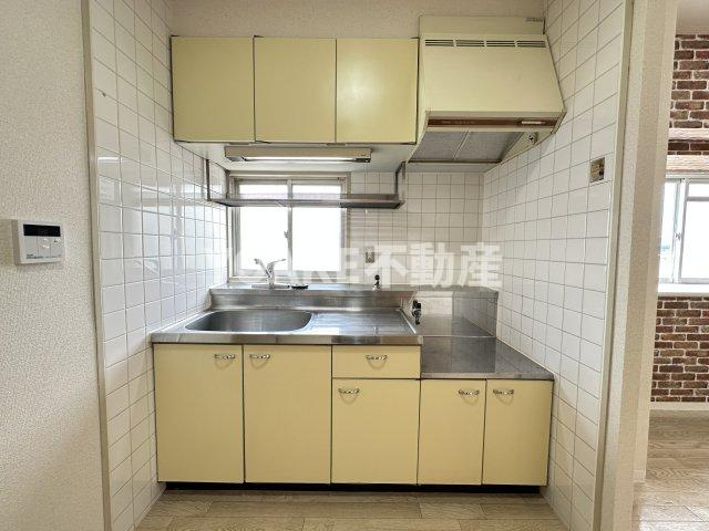 フラット座間のキッチン|画像は別部屋のものです。現況優先。