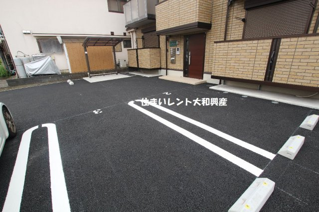 シャルムの駐車場