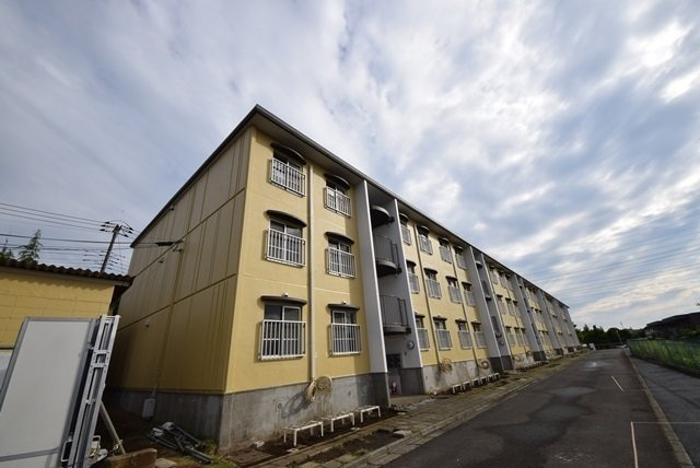 テレパレス日限山の外観