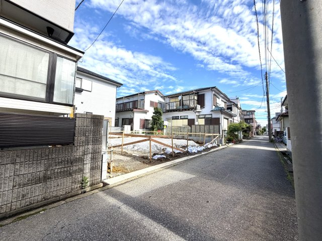 越谷市下間久里１号棟リーブルガーデン　新築戸建の外観|家の安全を支える大切な基礎工事の様子。強度と耐久性に優れた安心の構造でしっかりと施工しています。
