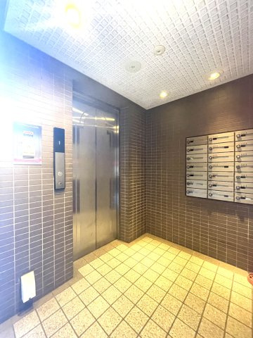 アートウィル赤坂のエントランス|エレベーター完備