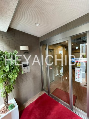 原庭プレイスのエントランス