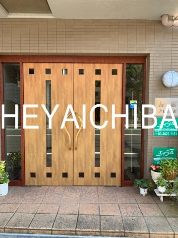 原庭プレイスのエントランス