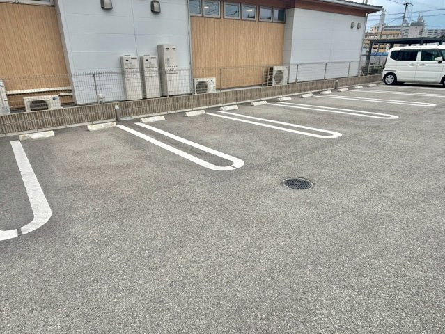 シャーメゾン英賀保東の駐車場