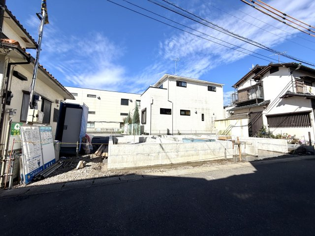 越谷市弥十郎４期１号棟リーブルガーデン　新築戸建の外観|丁寧に仕上げられたコンクリート基礎。見えなくなる部分だからこそ丁寧な施工と品質管理に自信があります。
