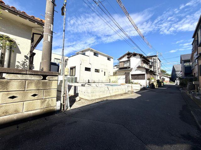越谷市弥十郎４期１号棟リーブルガーデン　新築戸建の外観|家の安全を支える大切な基礎工事の様子。強度と耐久性に優れた安心の構造でしっかりと施工しています。
