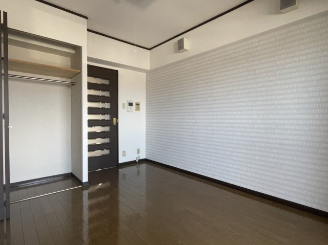 ライオンズマンション交通局前の洋室