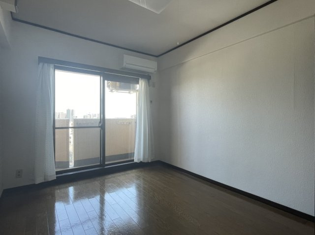 ライオンズマンション交通局前の洋室