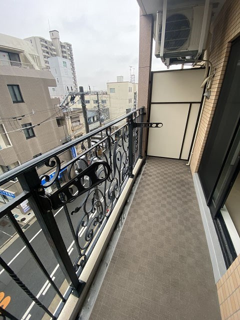 Luxe尼崎westのバルコニー
