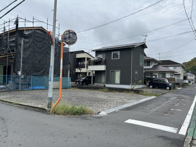 売土地　静岡市葵区松富3丁目の前面道路含む現地写真