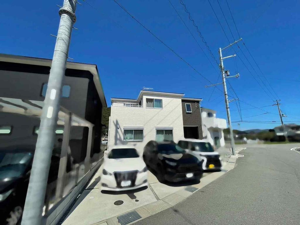 姫路市広畑区西蒲田の中古一戸建の前面道路含む現地写真