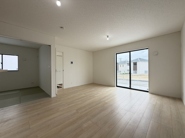 糸満市名城　第1（全2棟）の居間・リビング|※同施工会社写真です 
