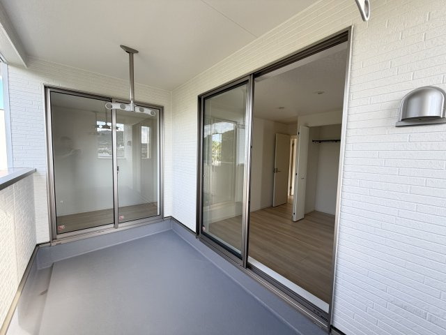 糸満市名城　第1（全2棟）のバルコニー|※同施工会社写真です 