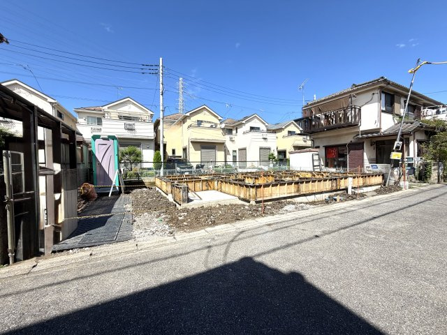 越谷市大林１号棟　新築戸建の外観|家の安全を支える大切な基礎工事の様子。強度と耐久性に優れた安心の構造でしっかりと施工しています。