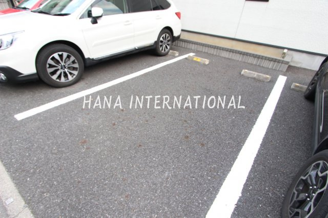 レオネクストチェリーガーデンの駐車場